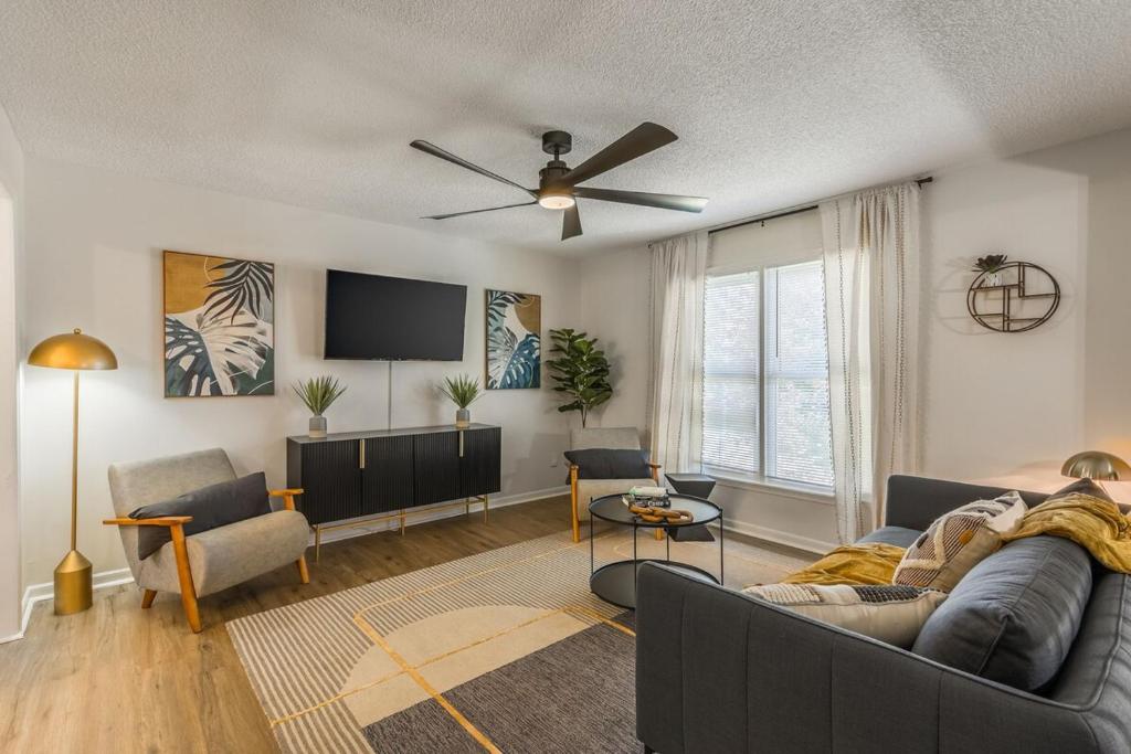 a living room with a couch and a flat screen tv at 4BR World Cup Fan HQ SuperHost Close to Stadium in Pleasant Valley