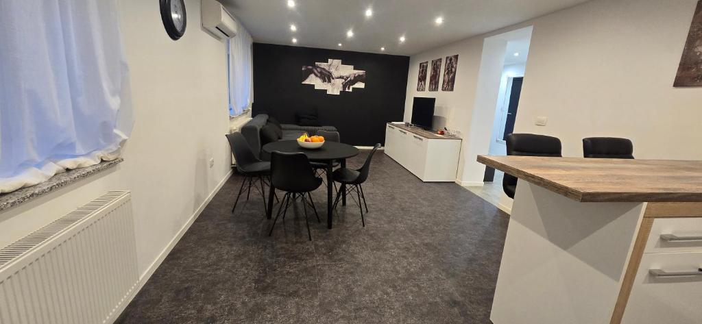 a dining room with a table and chairs in a room at Apartman Tango in Zaprešić