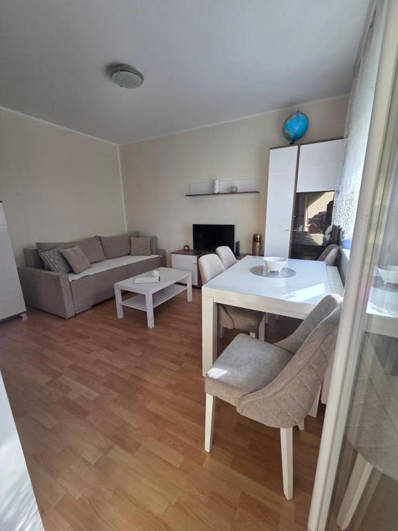 a living room with a couch and a table at Apartman Centar LUX in Jagodina