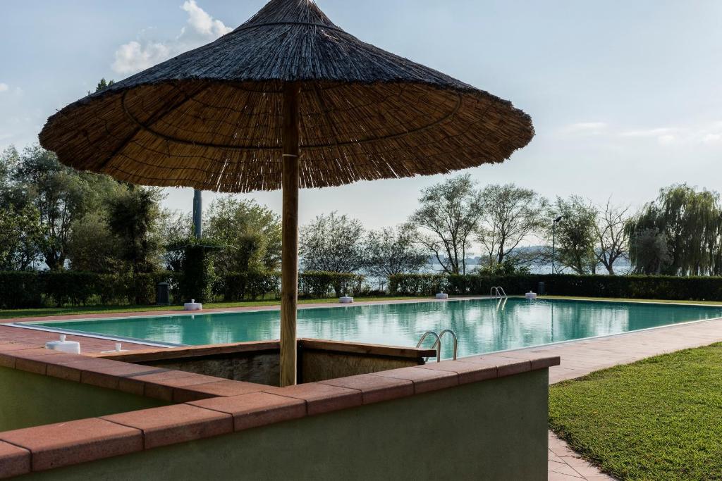 Bazén v ubytování Hotel Le Tre Isole nebo v jeho okolí