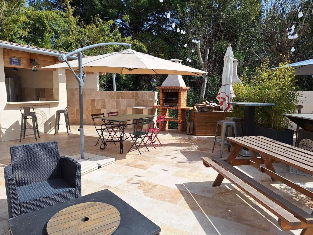 Apartment Valentins Gîte Moulin de Tartay in Avignon by Interhome