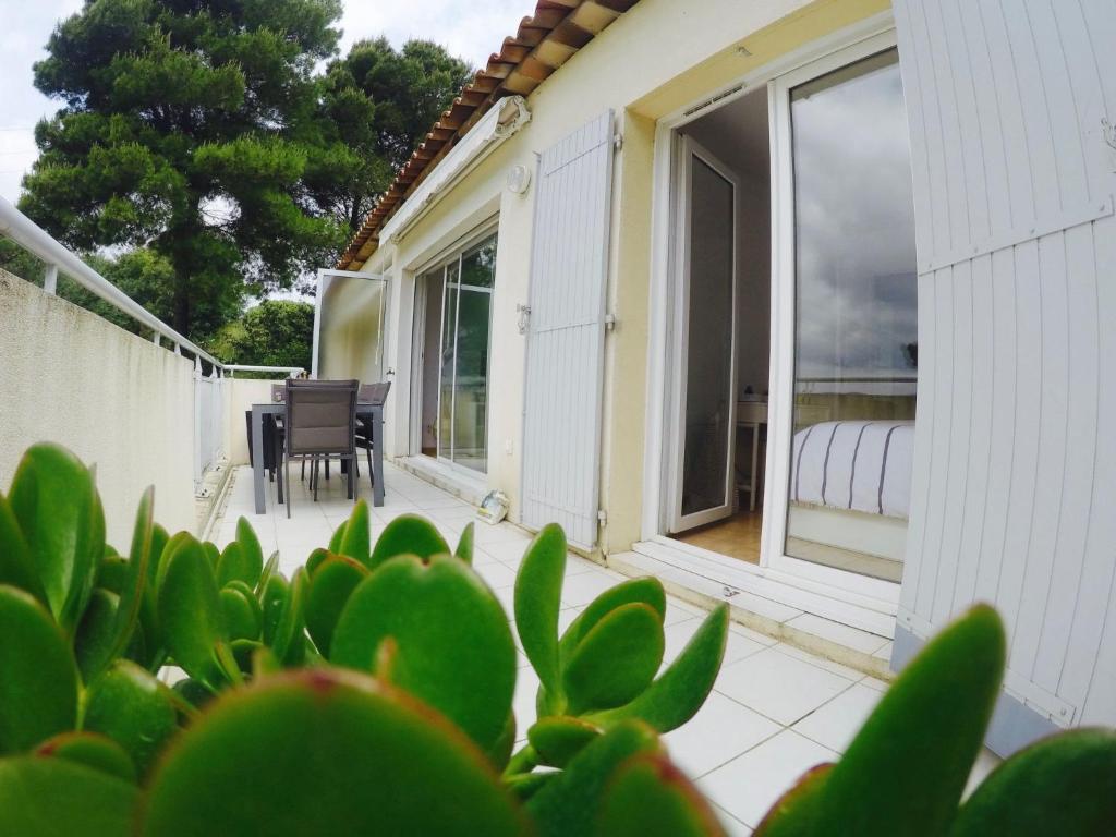 Apartment Domaine Sainte-Maxime Park - Voller Süden by Interhome