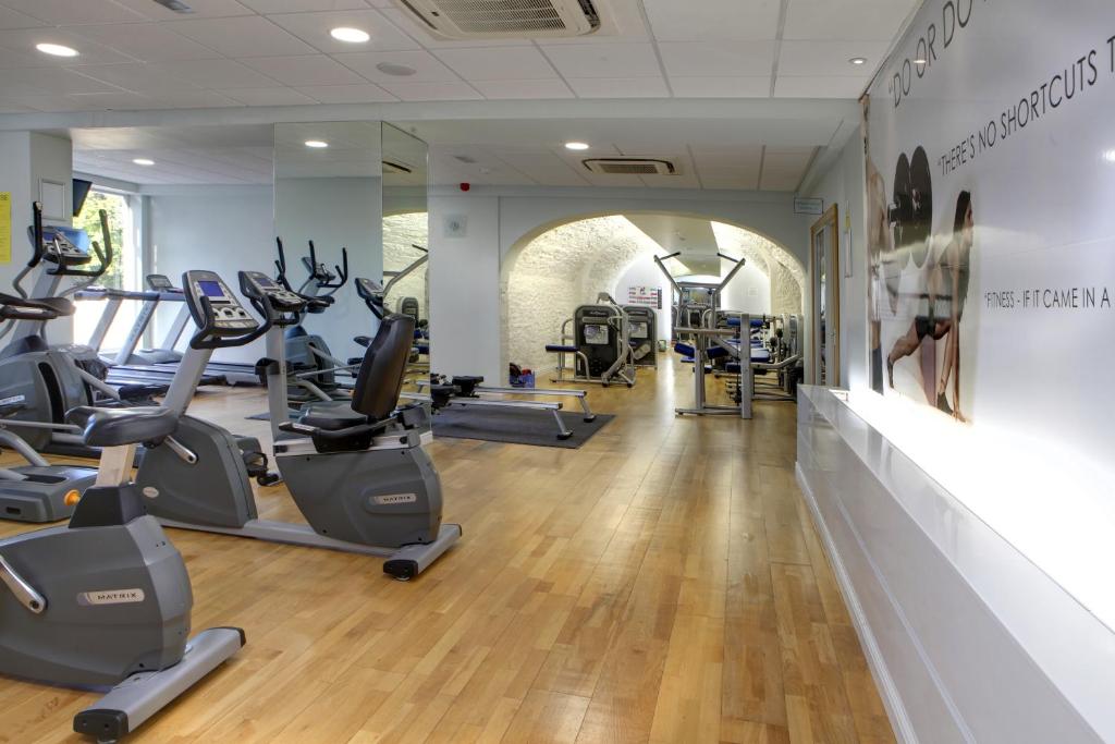Fitness centrum a/nebo fitness zařízení v ubytování The Diplomat Hotel Restaurant & Spa