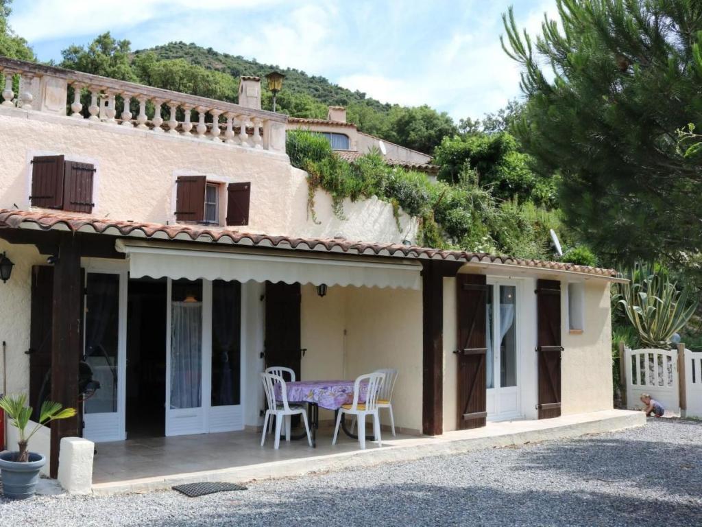 Holiday Home 3 Zimmerhaus by Interhome