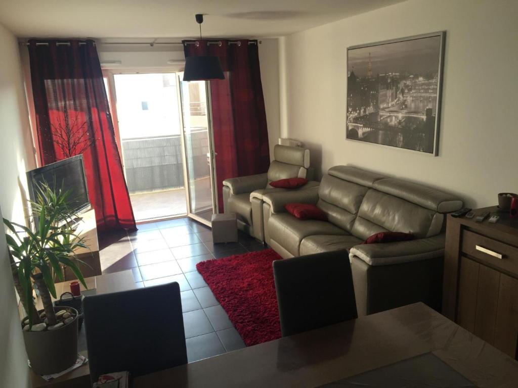 Apartment SCHÖNE T3 MIT SÜDTERRASSE by Interhome