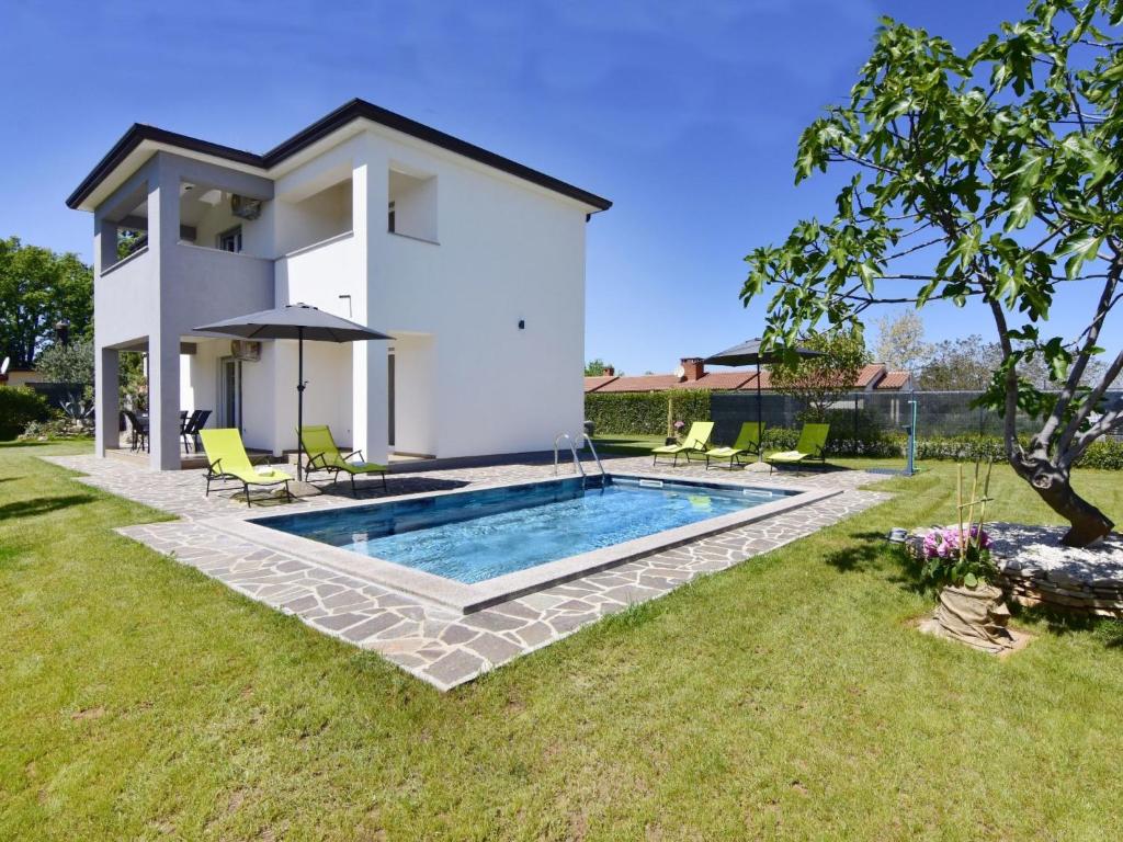 Apartment Apartment 2 in einer neuen Villa mit Pool in ruhiger Lage by Interhome