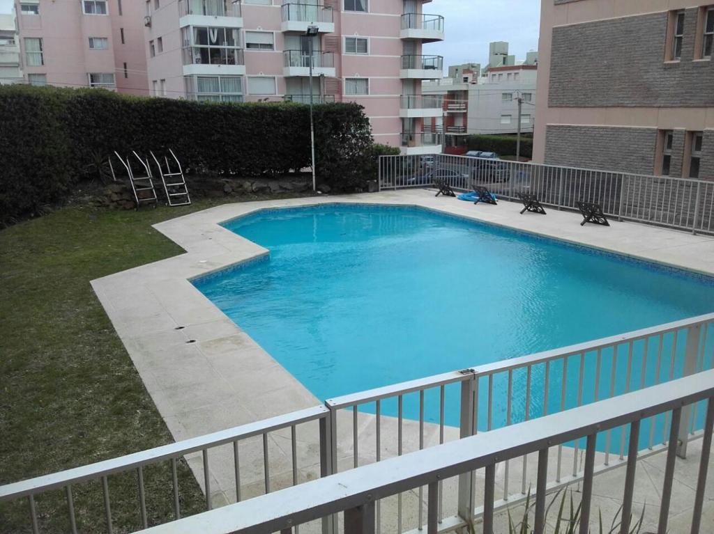 A piscina localizada em Guzmán ou nos arredores
