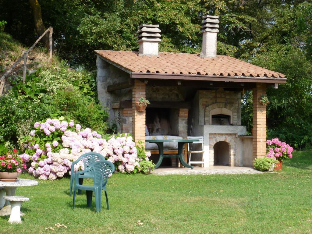 A garden outside Agriturismo Dondino