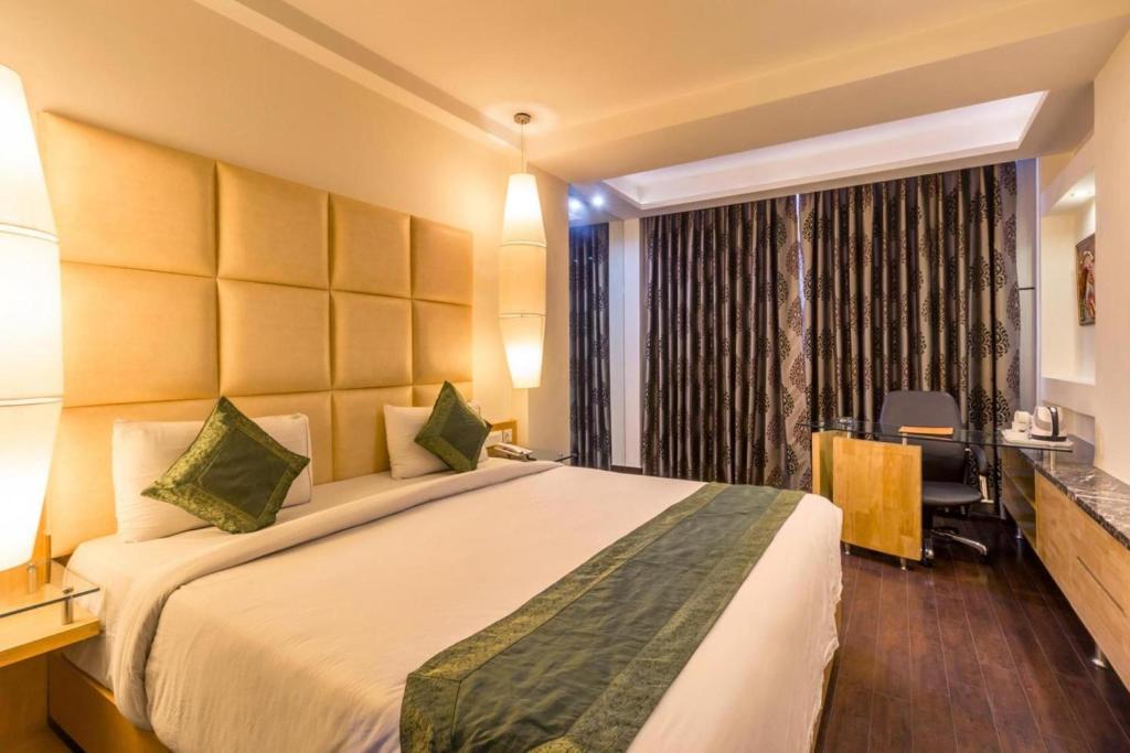 Postel nebo postele na pokoji v ubytování Airport Hotel Grand by Fantasia