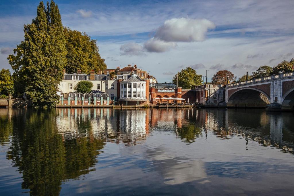 泰晤士河畔京士頓的住宿－The Mitre, Hampton Court，相簿中的一張相片