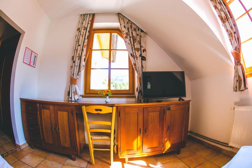 TV a/nebo společenská místnost v ubytování Hotel Kovac