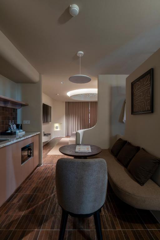 AVA Senses Hotel Hồ Nghinh - Mỹ Khê Beach by AVA LAND - Apartamento De Un Dormitorio Con Balcón