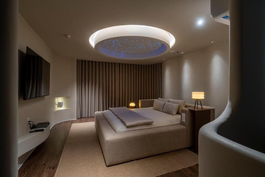 AVA Senses Hotel Hồ Nghinh - Mỹ Khê Beach by AVA LAND - Housity