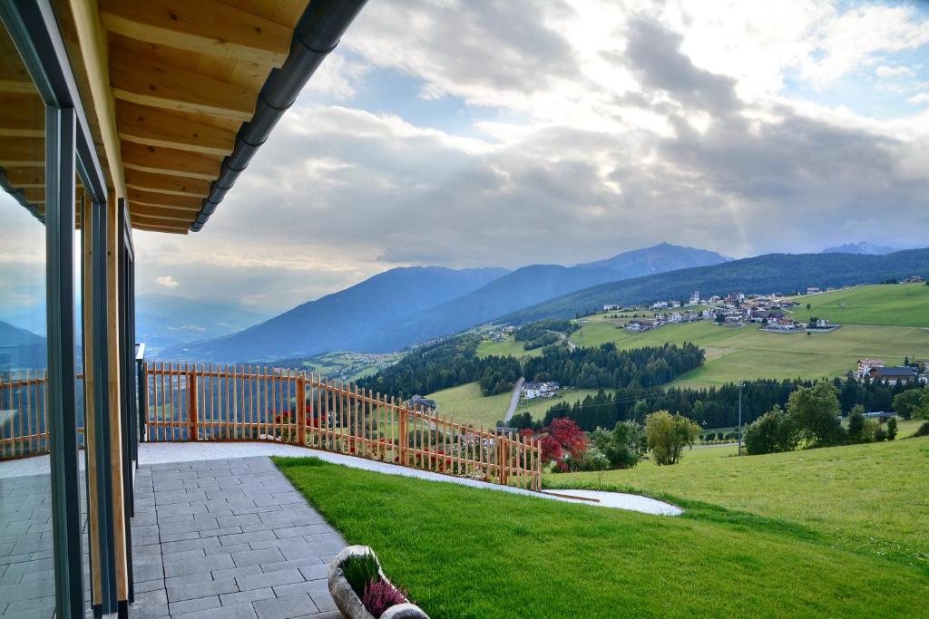Nespecifikovaný výhled na hory nebo výhled na hory při pohledu z hotelu