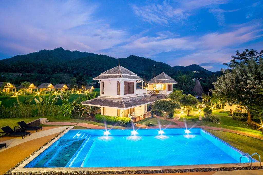 Kolam renang di atau di dekat Pai Vieng Fah Resort