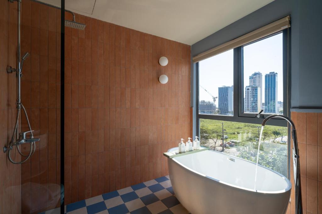 AVA Senses Hotel Hồ Nghinh - Mỹ Khê Beach by AVA LAND - Appartement 1 Chambre Avec Vue Sur La Ville