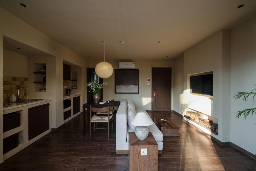 AVA Senses Hotel Hồ Nghinh - Mỹ Khê Beach by AVA LAND - Apartamento Dúplex