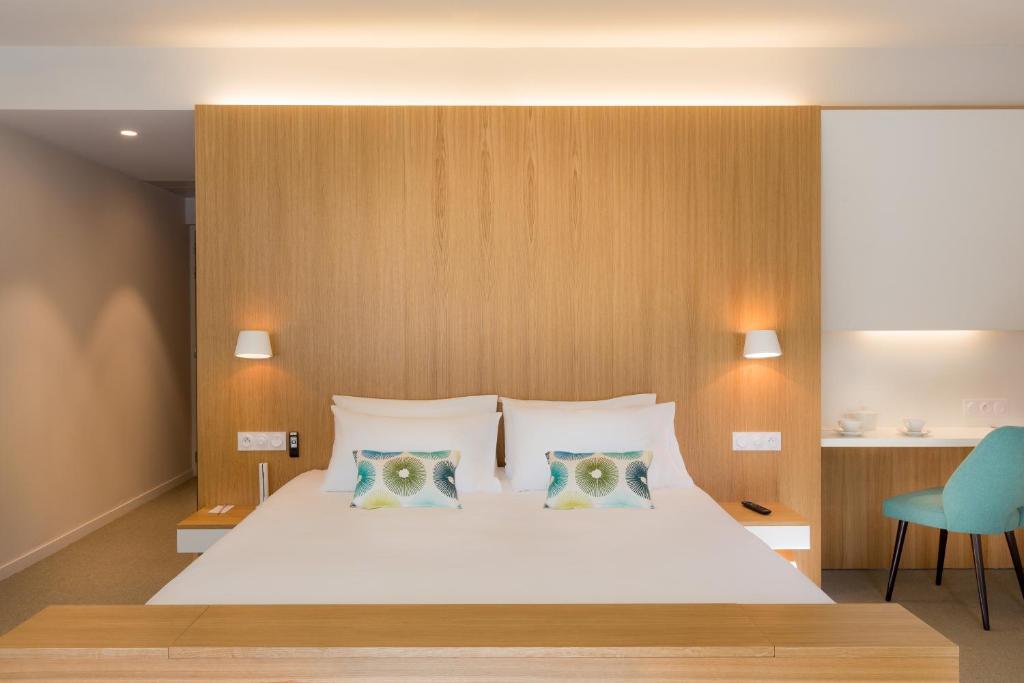 Postel nebo postele na pokoji v ubytování Best Western Plus Hotel Divona Cahors
