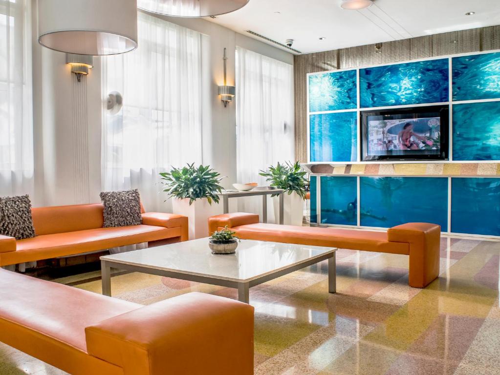 TV a/nebo společenská místnost v ubytování Clevelander Hotel