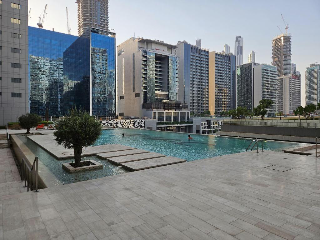 تصویر اتاق‌های DAMAC Majestine Studio with Pool, Spa and Gym Near Bus & DubaiMall - تصویر ۲