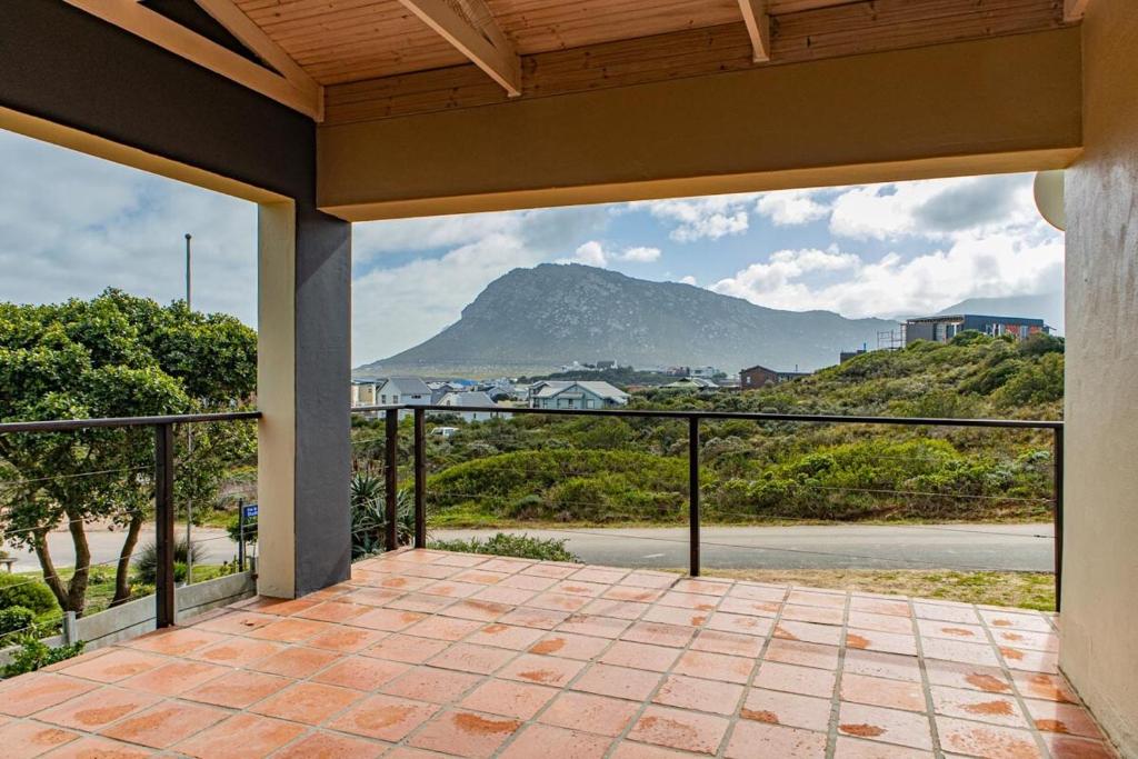 an open porch with a view of a mountain at Bona Vista in Pringle Bay