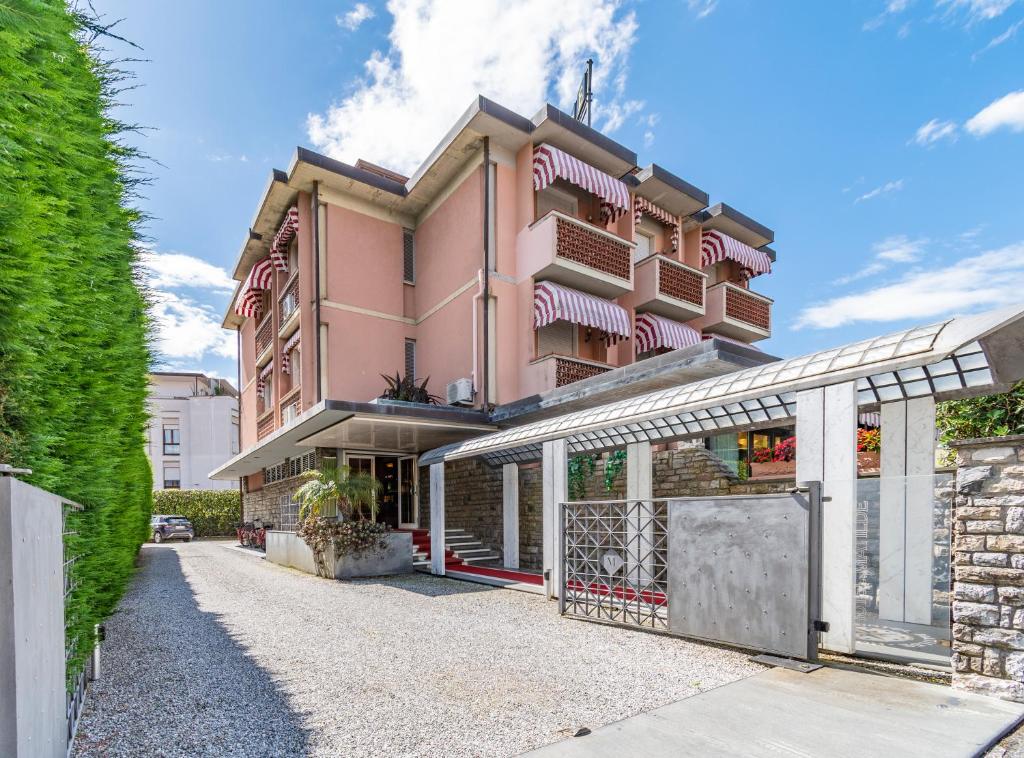 an exterior view of a pink building at Hotel Matilde in Marina di Massa