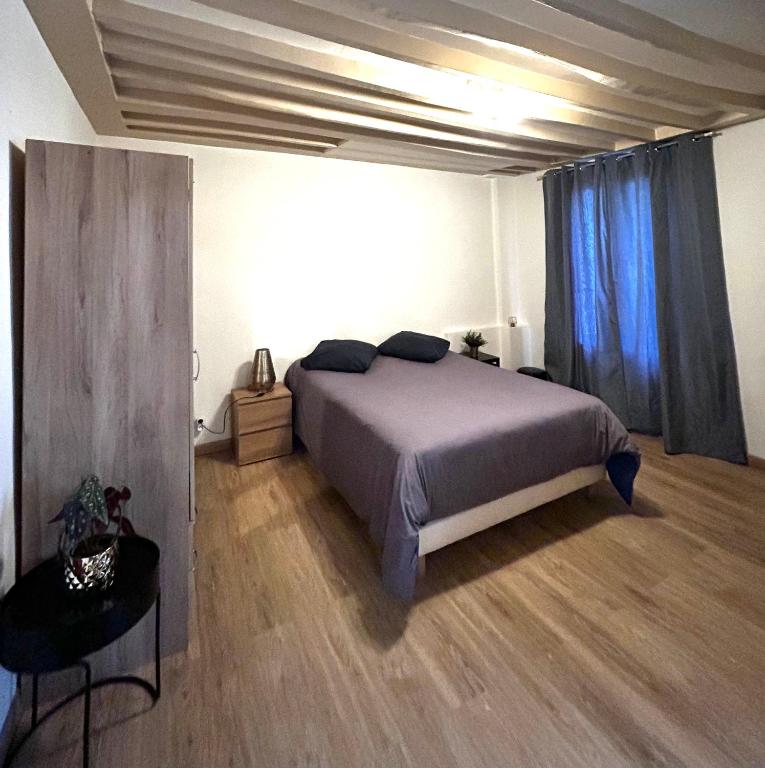 Montparnasse Studio