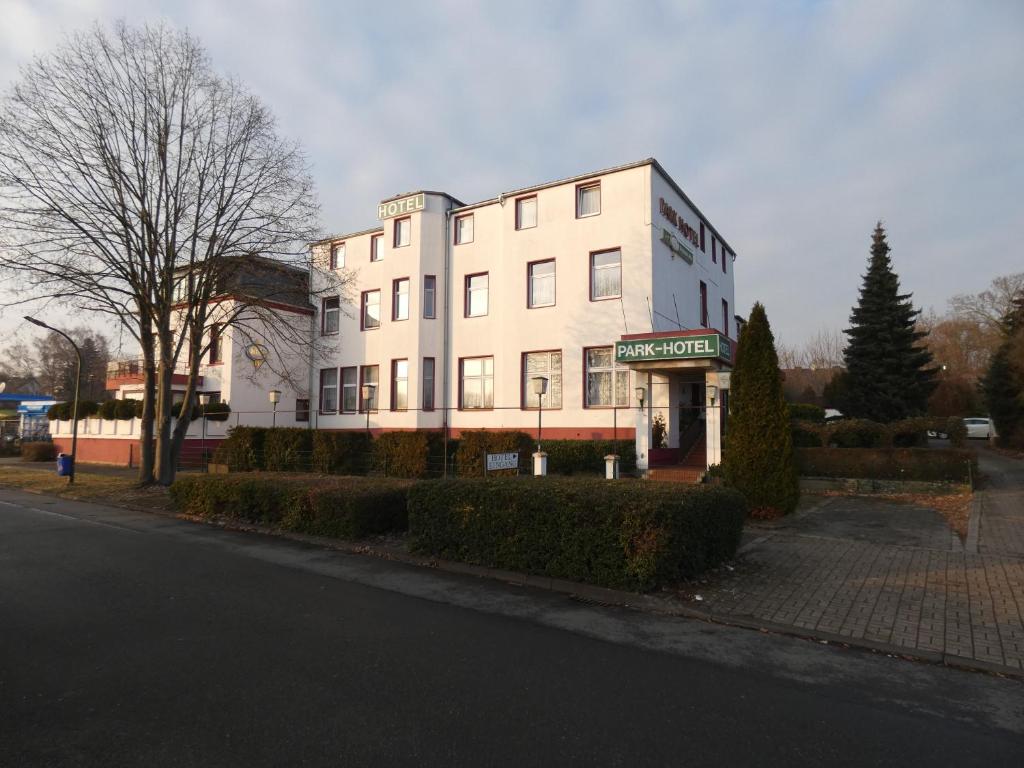 a large white building on the side of a street at Park Hotel in Hamm