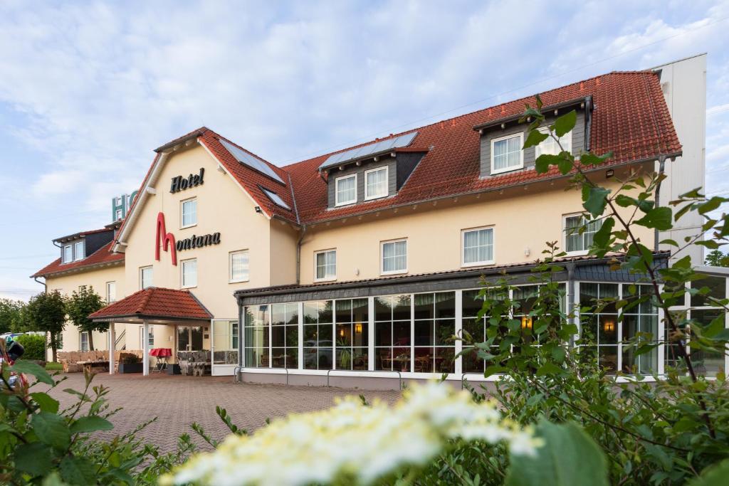 a hotel with a large building with windows at Hotel Montana Lauenau in Lauenau