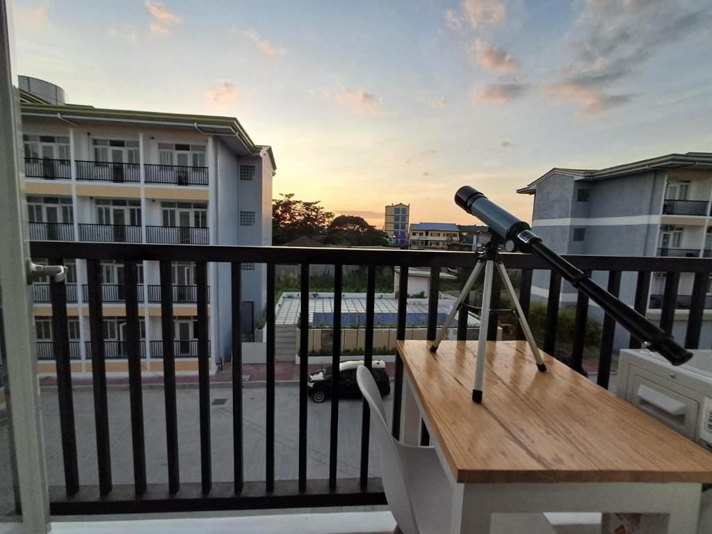 a telescope sitting on top of a balcony at Urdaneta City Modern Condo in Bayaoas