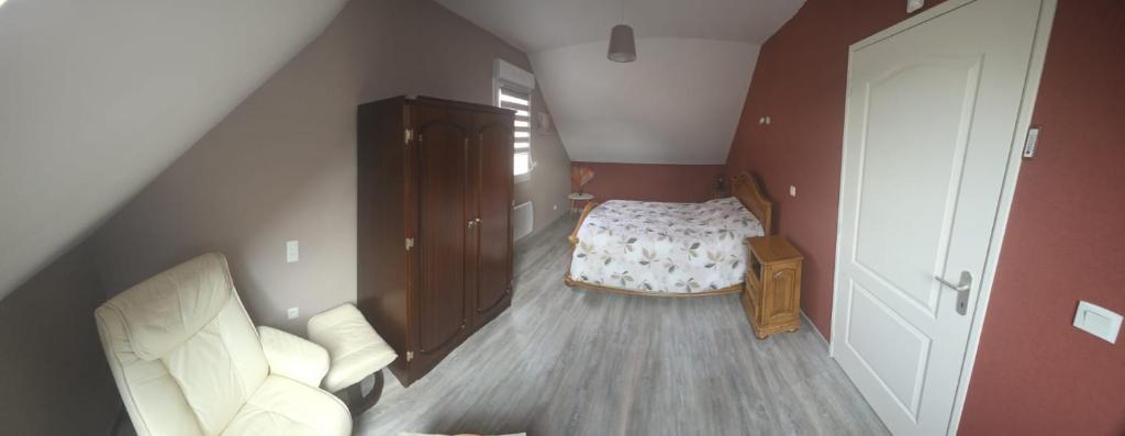 a small room with a bedroom with a bed at Chambre proche circuit 24h du mans in Spay