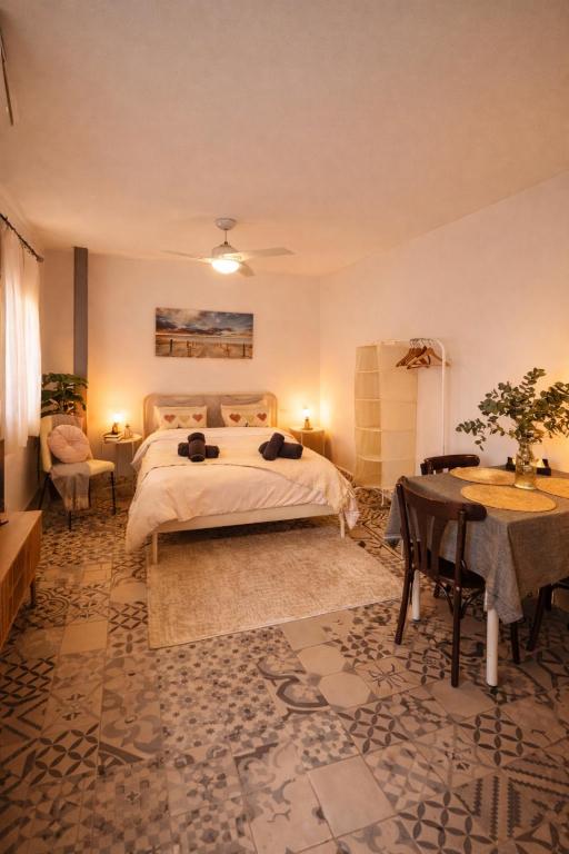 Precioso apartamento con a/a en Ruzafa con terracita privada y acceso a un jardín, para 2-3 personas
