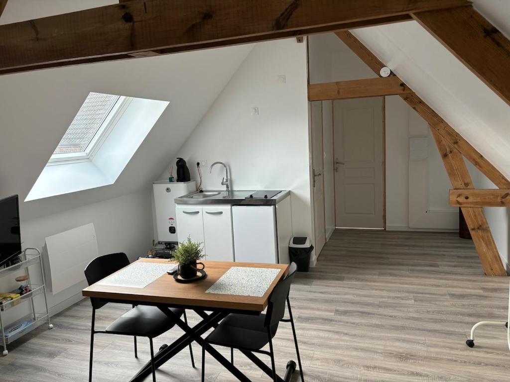 a kitchen and dining room with a table and chairs at Ferme du grand treille in Haverskerque