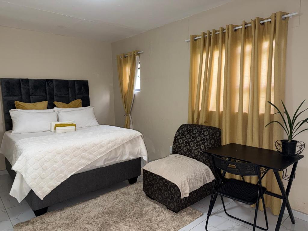 Stay with a family! Inside Room!