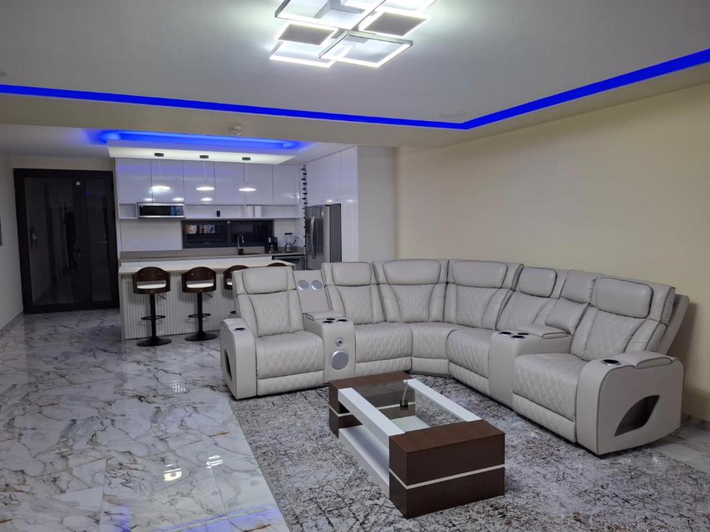 Zona d'estar a N3XT LEVEL home