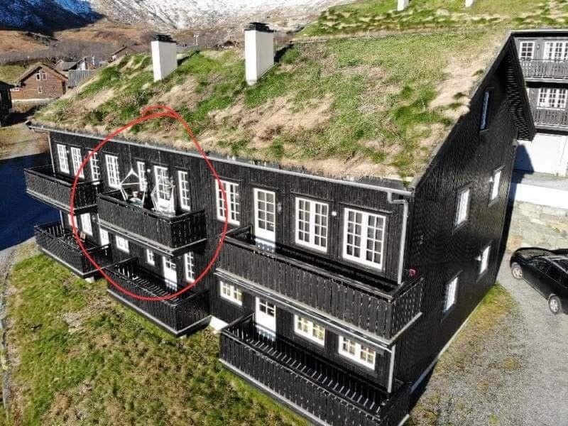 a model of a house with grass on the roof at Apartment Røldalsfjellet in Håra