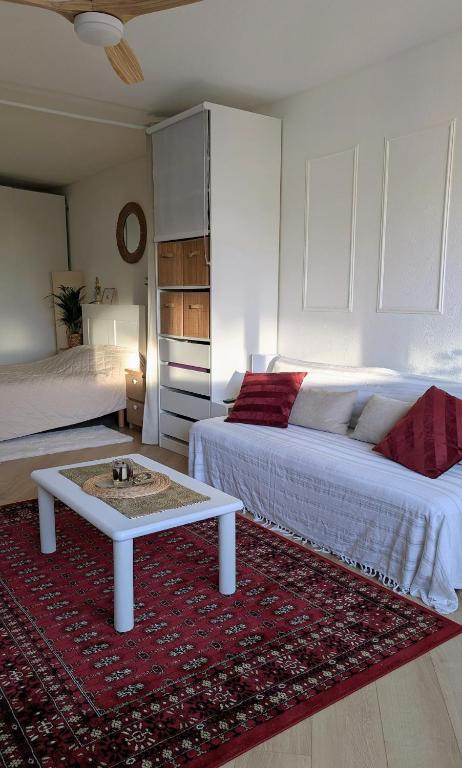 Appt lumineux refait à neuf, vers place Stalingrad