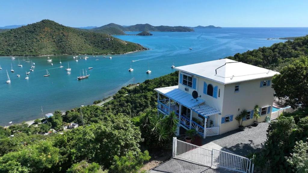 Lovely Villa with Excellent reviews and Million Dollar Views!