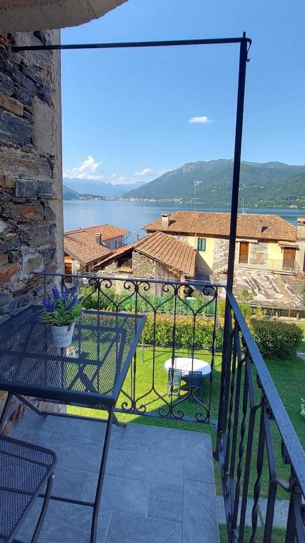a balcony with a table and a view of the water at Casa Aurelia in Pella