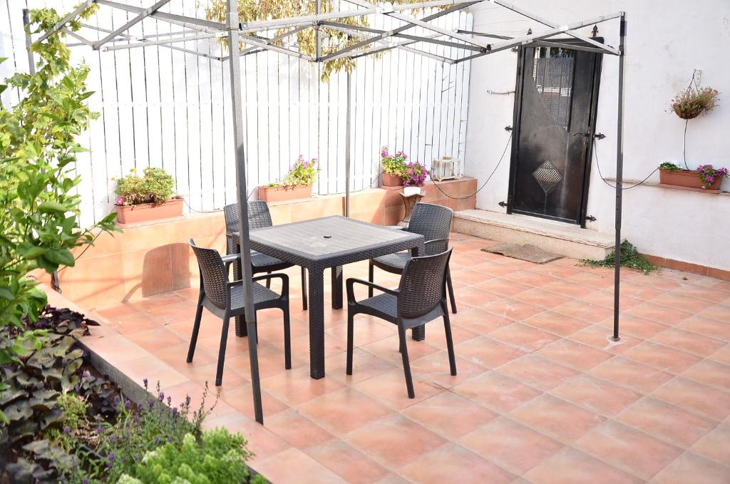 Un patio o zona al aire libre en Sweet Little House