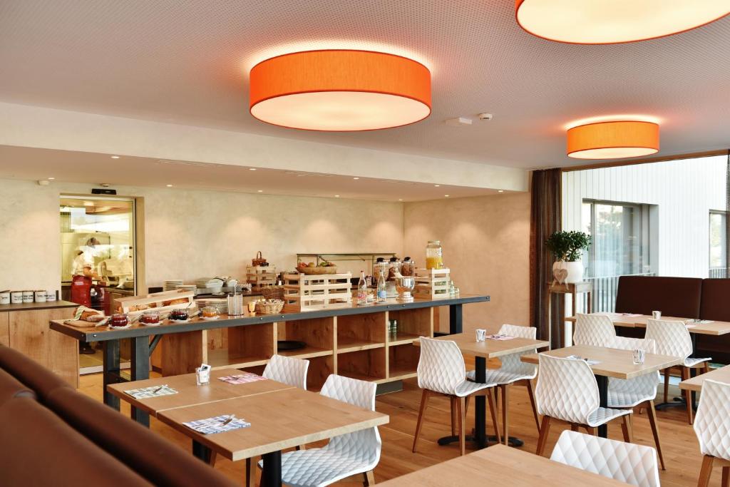 Restaurace v ubytování Landgasthof Kreuz - Der Zwischenstopp mit Herz auf dem Weg in den Süden