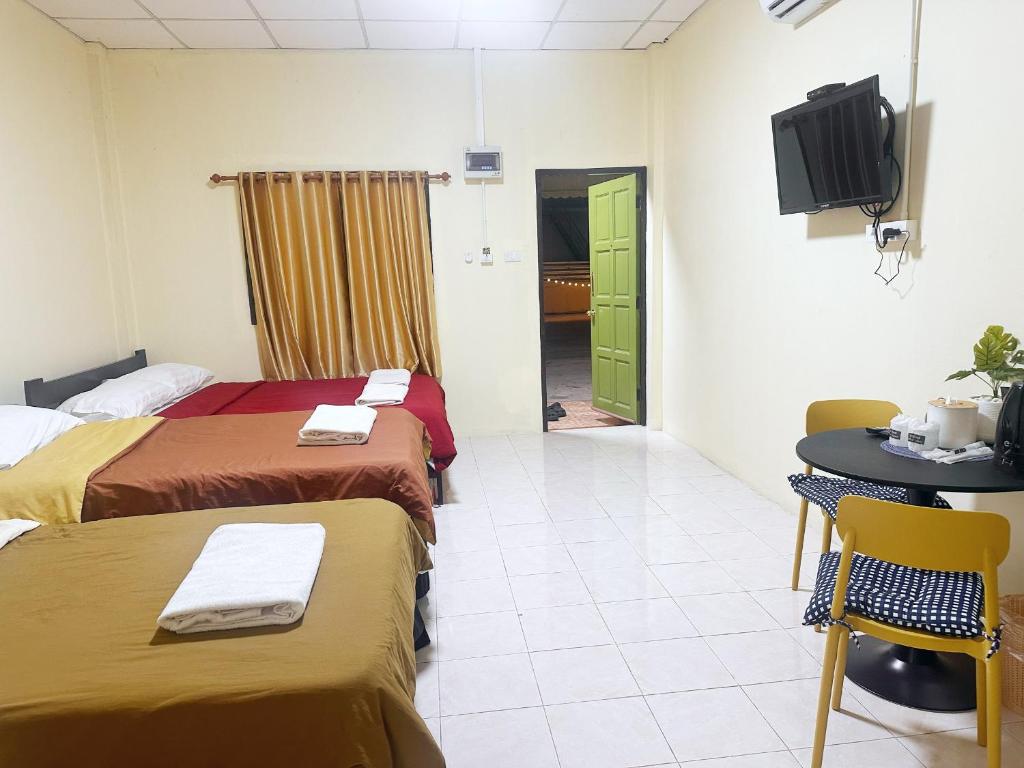 โรงแรมเพ็ญพิศ - Habitación Cuádruple Clásica
