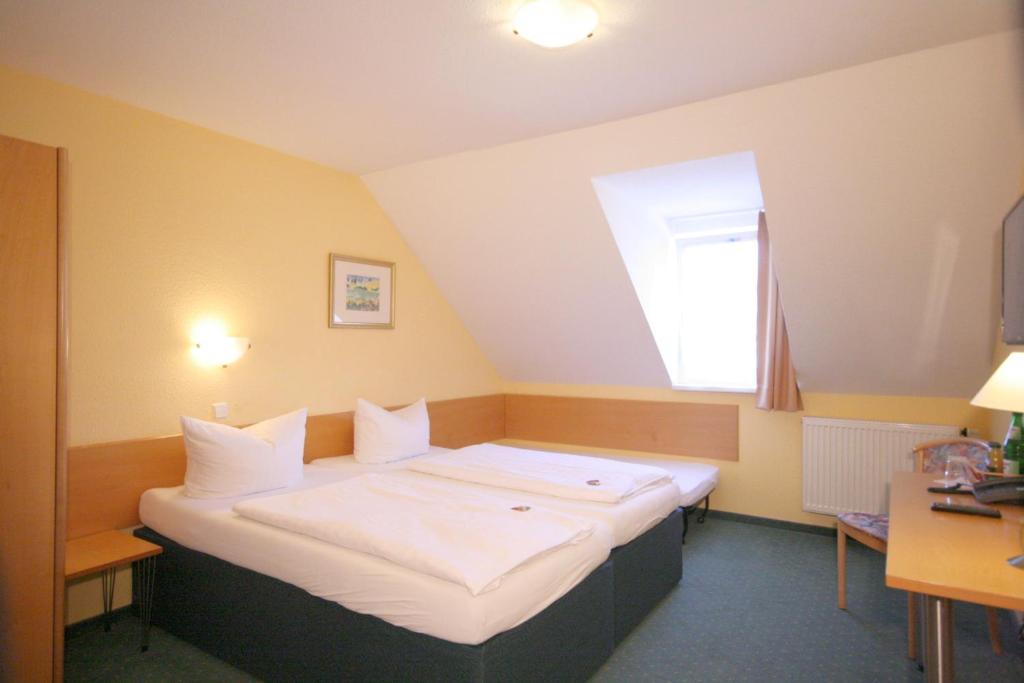 Postel nebo postele na pokoji v ubytování Classic Inn