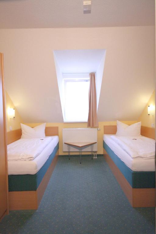 Postel nebo postele na pokoji v ubytování Classic Inn
