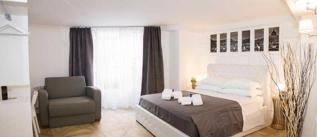 A bed or beds in a room at Vatican Luxury Home