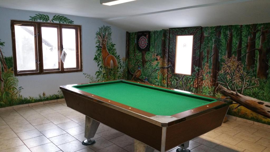 Biliár nebo kulečník v ubytování U Myslivce
