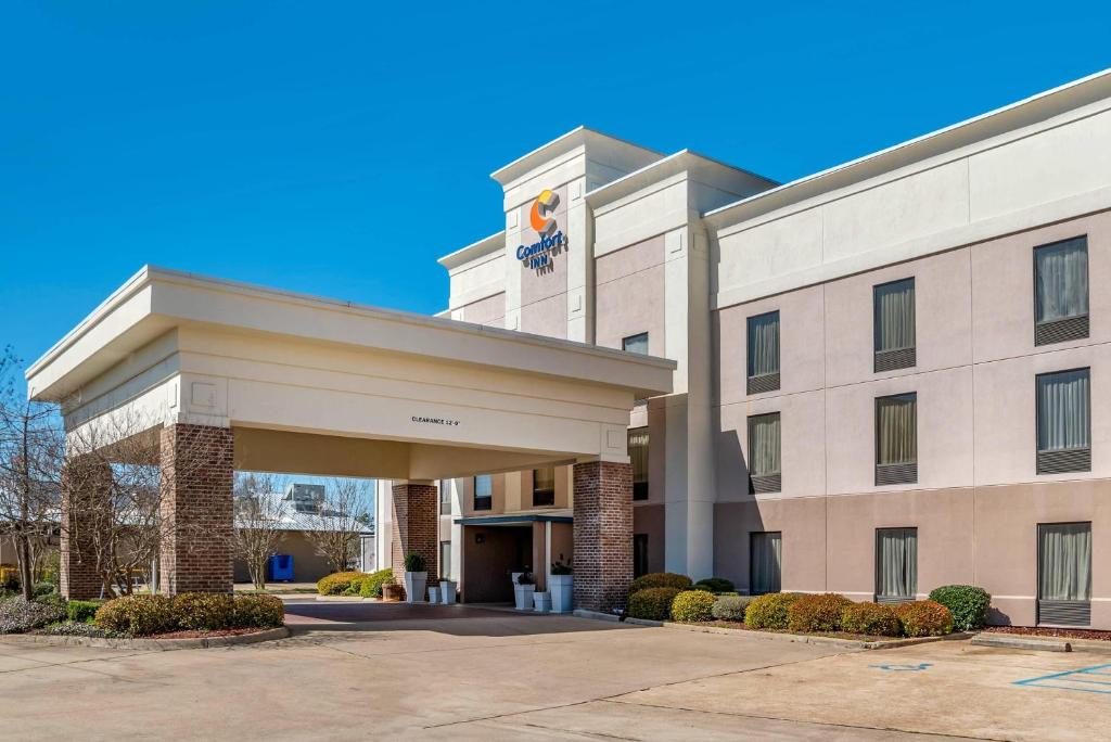 a rendering of a hotel building at Comfort Inn Pearl-Jackson in Pearl