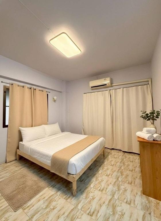 a bedroom with a bed in a room at Saan Stay in Ban Krabi Yai