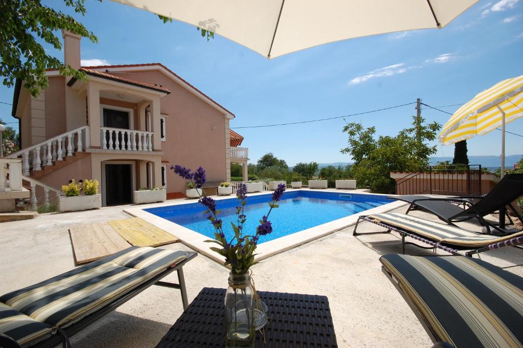 Bazén v ubytování Apartment Krebelj by El-Pi Tours nebo v jeho okolí