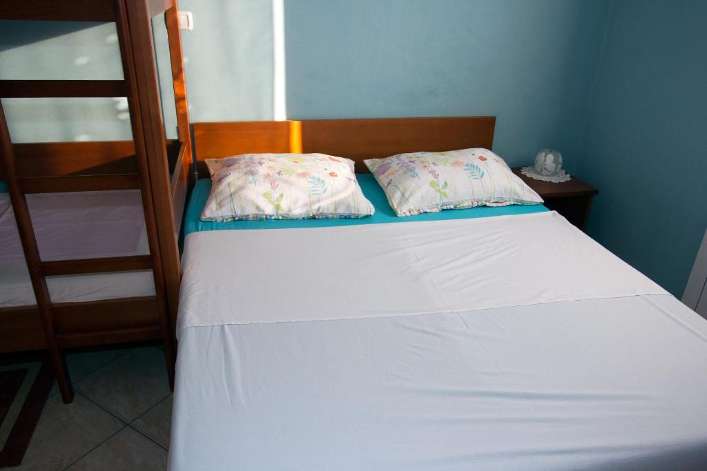 Postel nebo postele na pokoji v ubytování Tourist Farm Robivera